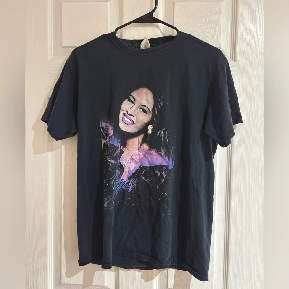 Selena Graphic Black Women’s Tee - Picture 4 of 4